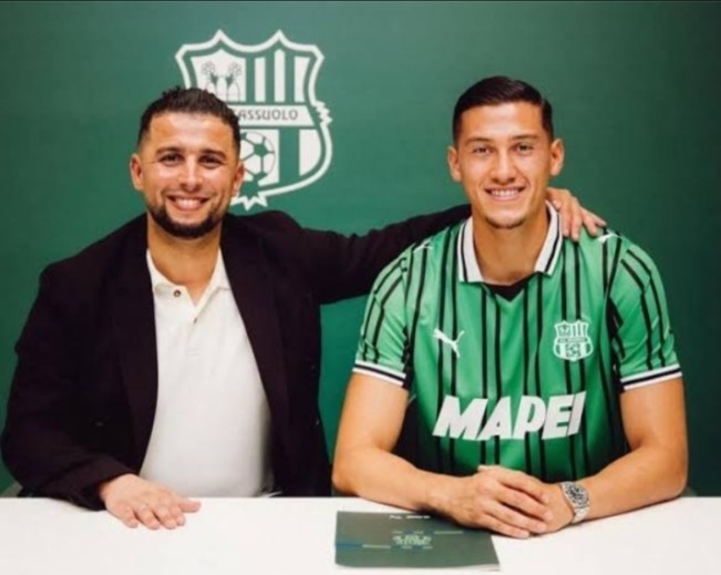 Kapten Timnas Indonesia Jay Idzes saat diperkenalkan tim barunya Sassuolo. [Instagram]